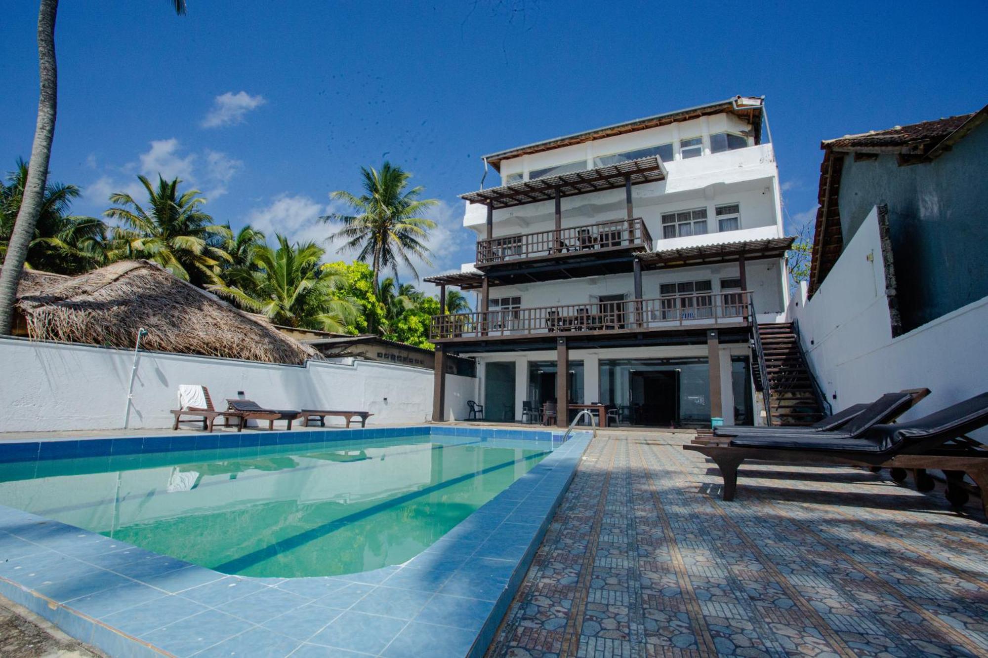 Lucky Seven Hikkaduwa Hotel Bagian luar foto