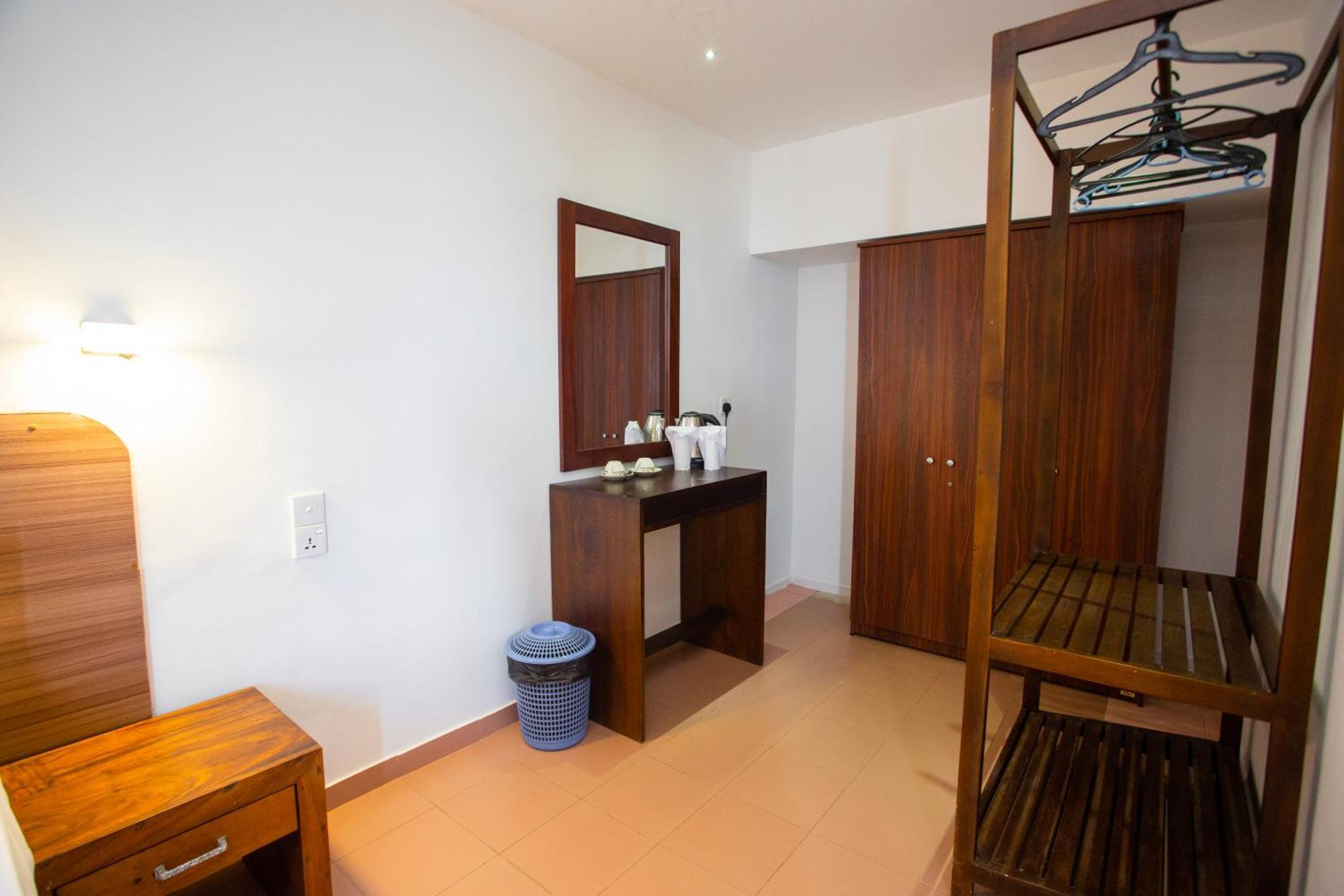 Lucky Seven Hikkaduwa Hotel Bagian luar foto
