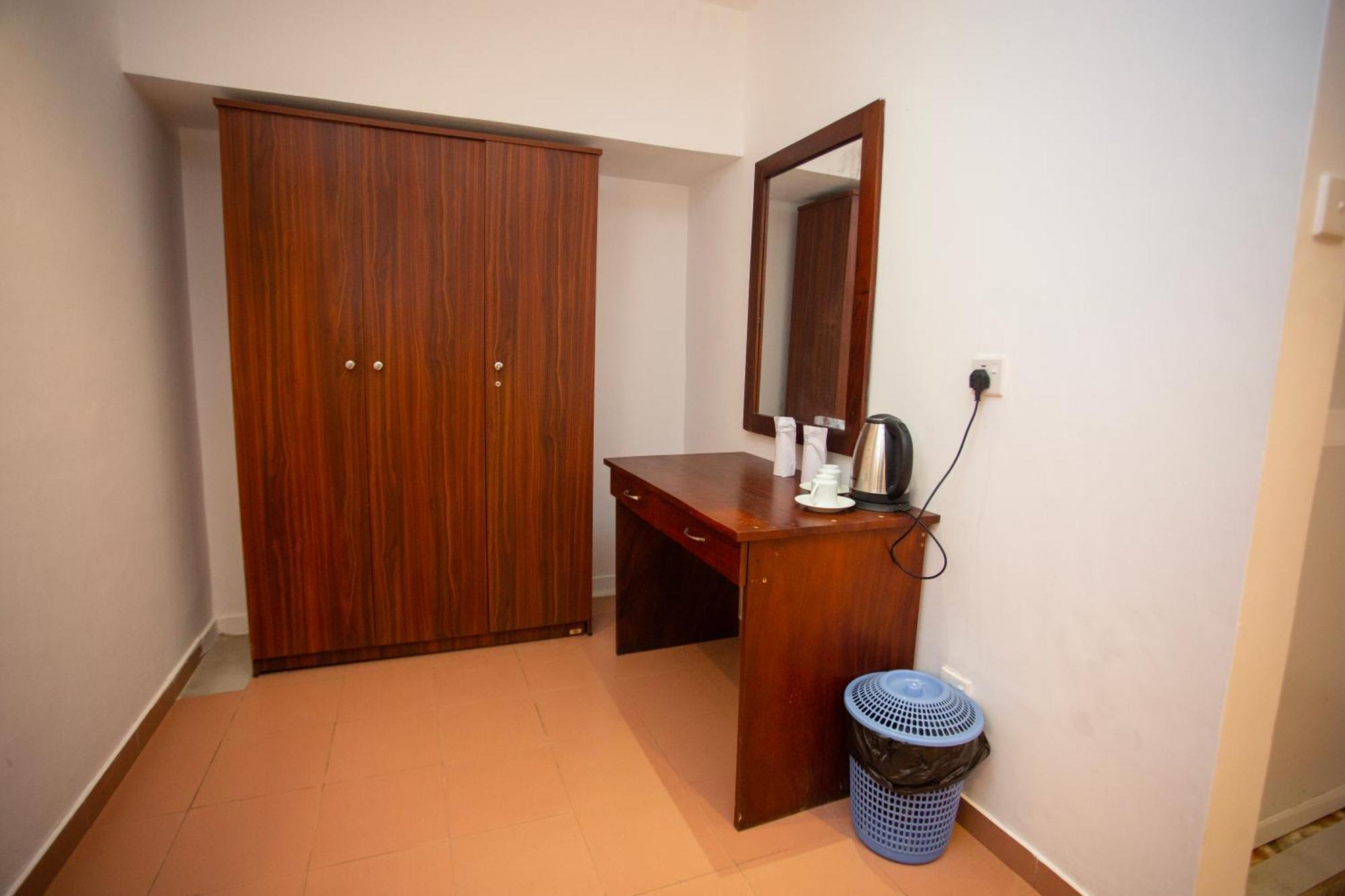 Lucky Seven Hikkaduwa Hotel Bagian luar foto
