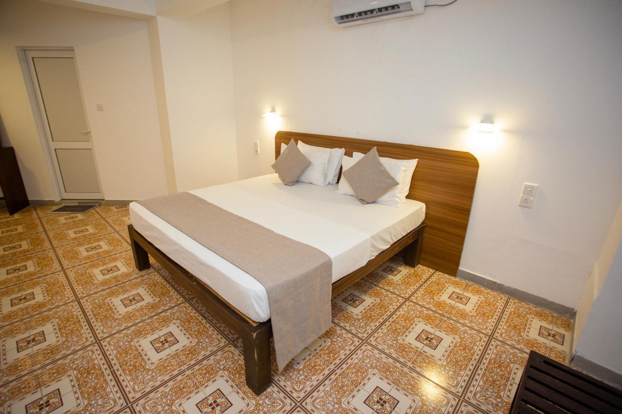 Lucky Seven Hikkaduwa Hotel Bagian luar foto