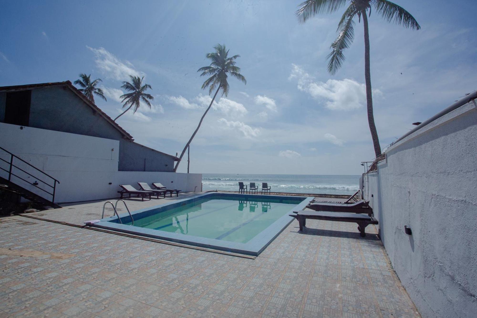 Lucky Seven Hikkaduwa Hotel Bagian luar foto
