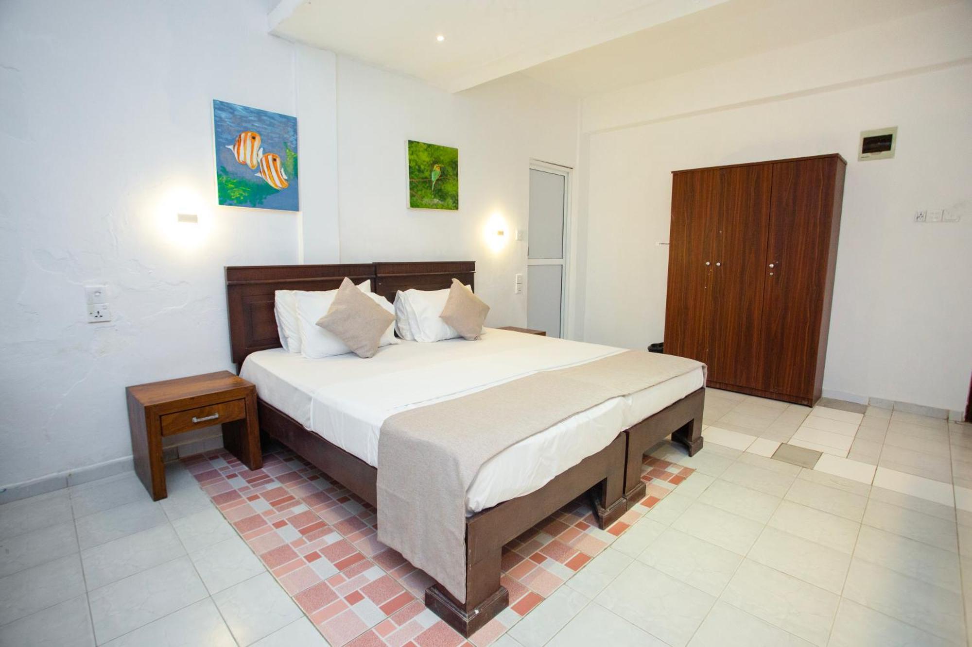 Lucky Seven Hikkaduwa Hotel Bagian luar foto
