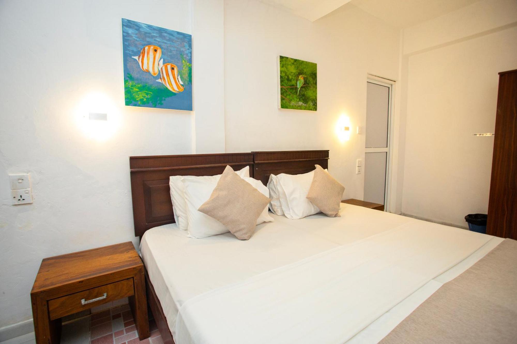 Lucky Seven Hikkaduwa Hotel Bagian luar foto