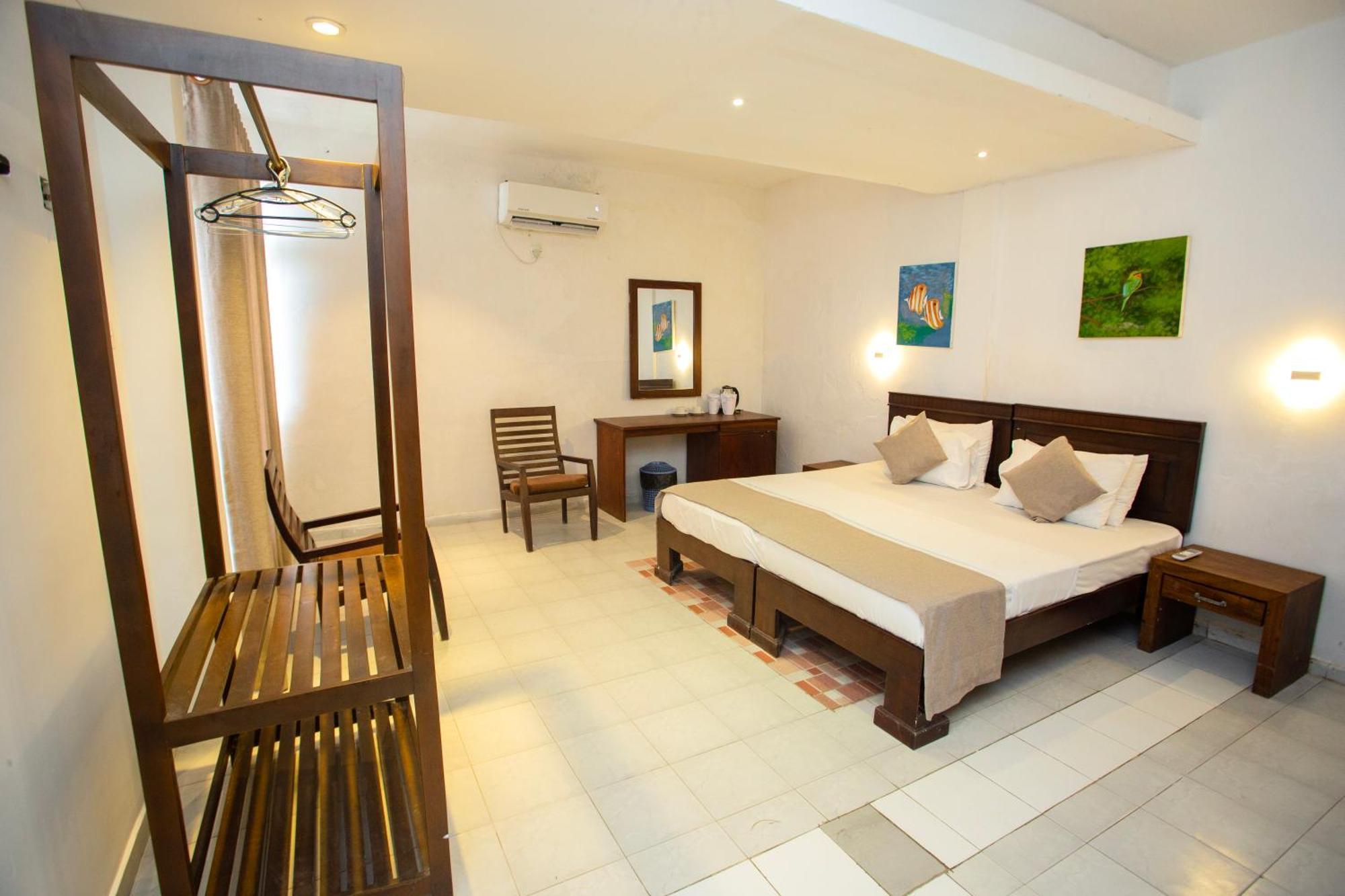 Lucky Seven Hikkaduwa Hotel Bagian luar foto