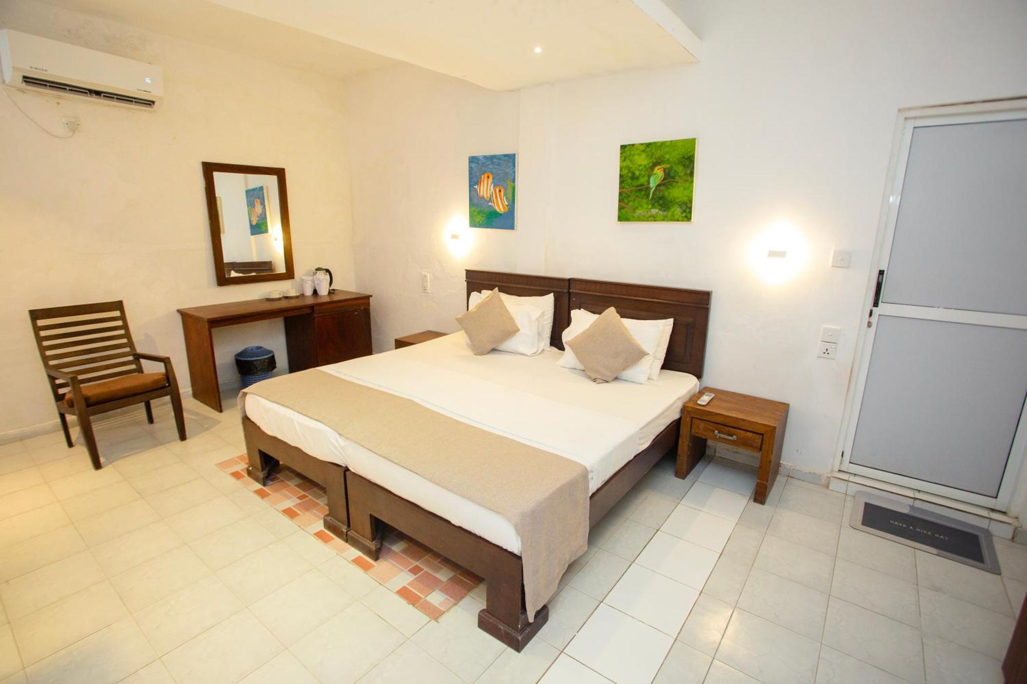 Lucky Seven Hikkaduwa Hotel Bagian luar foto