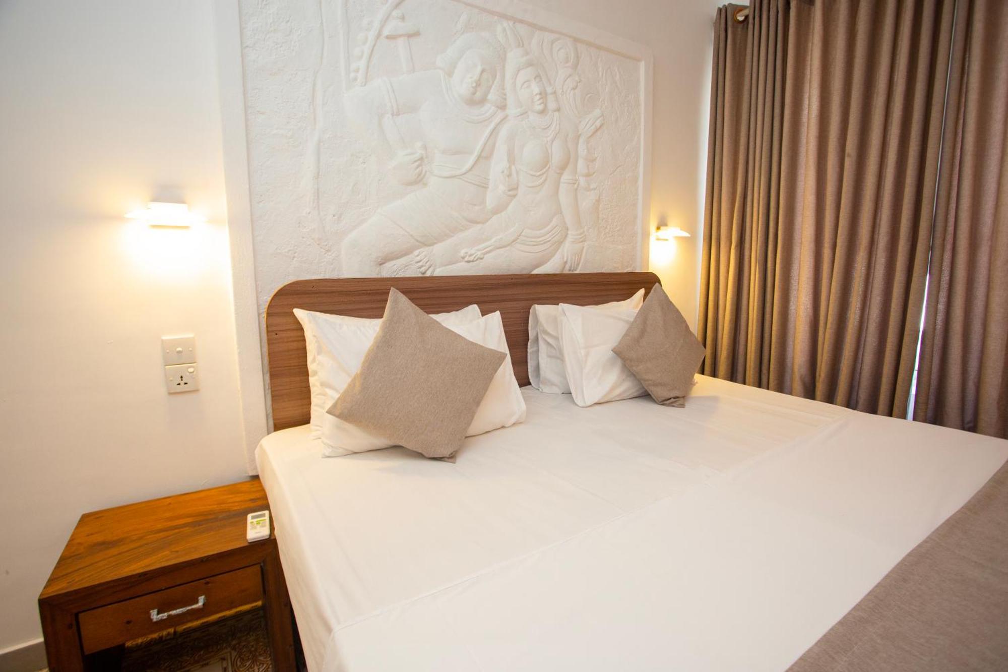 Lucky Seven Hikkaduwa Hotel Bagian luar foto