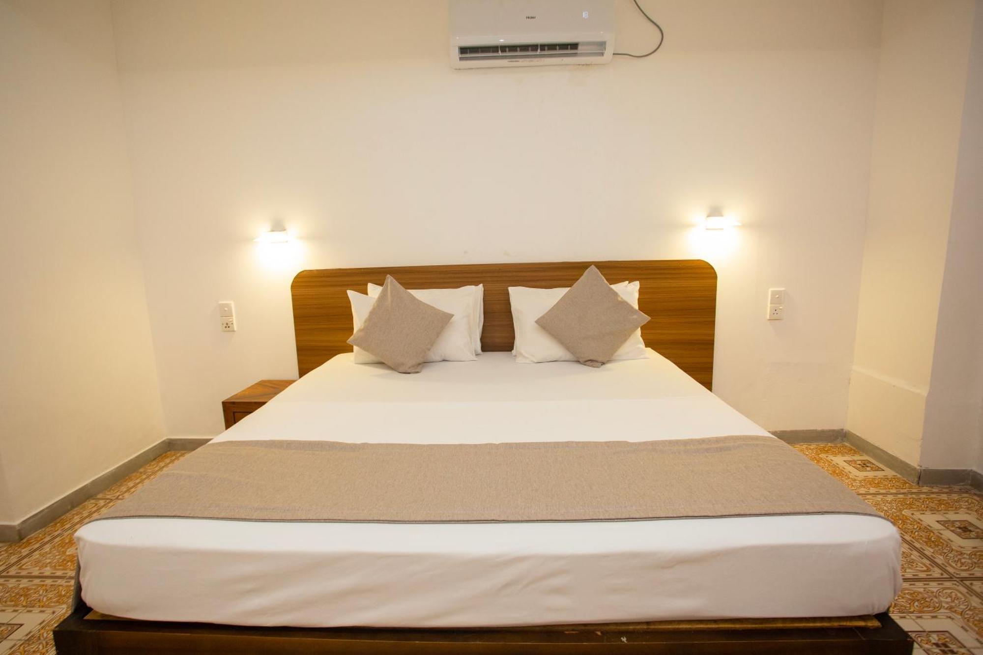 Lucky Seven Hikkaduwa Hotel Bagian luar foto